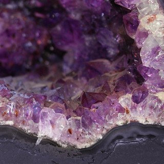 Amethyst - what properties does this magic stone have? Amethyst - what properties does this magic stone have?